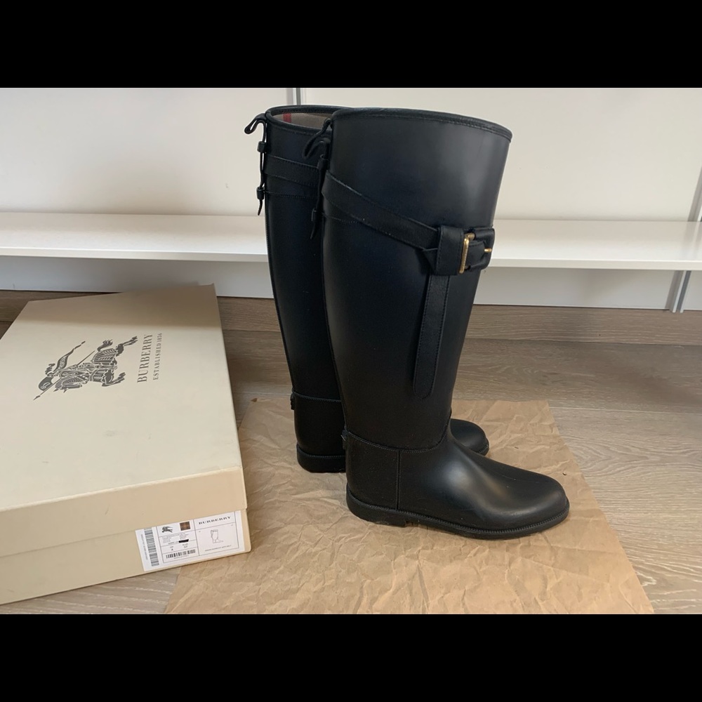 Burberry Riding Rainboot with Belt - Picture 3 of 7